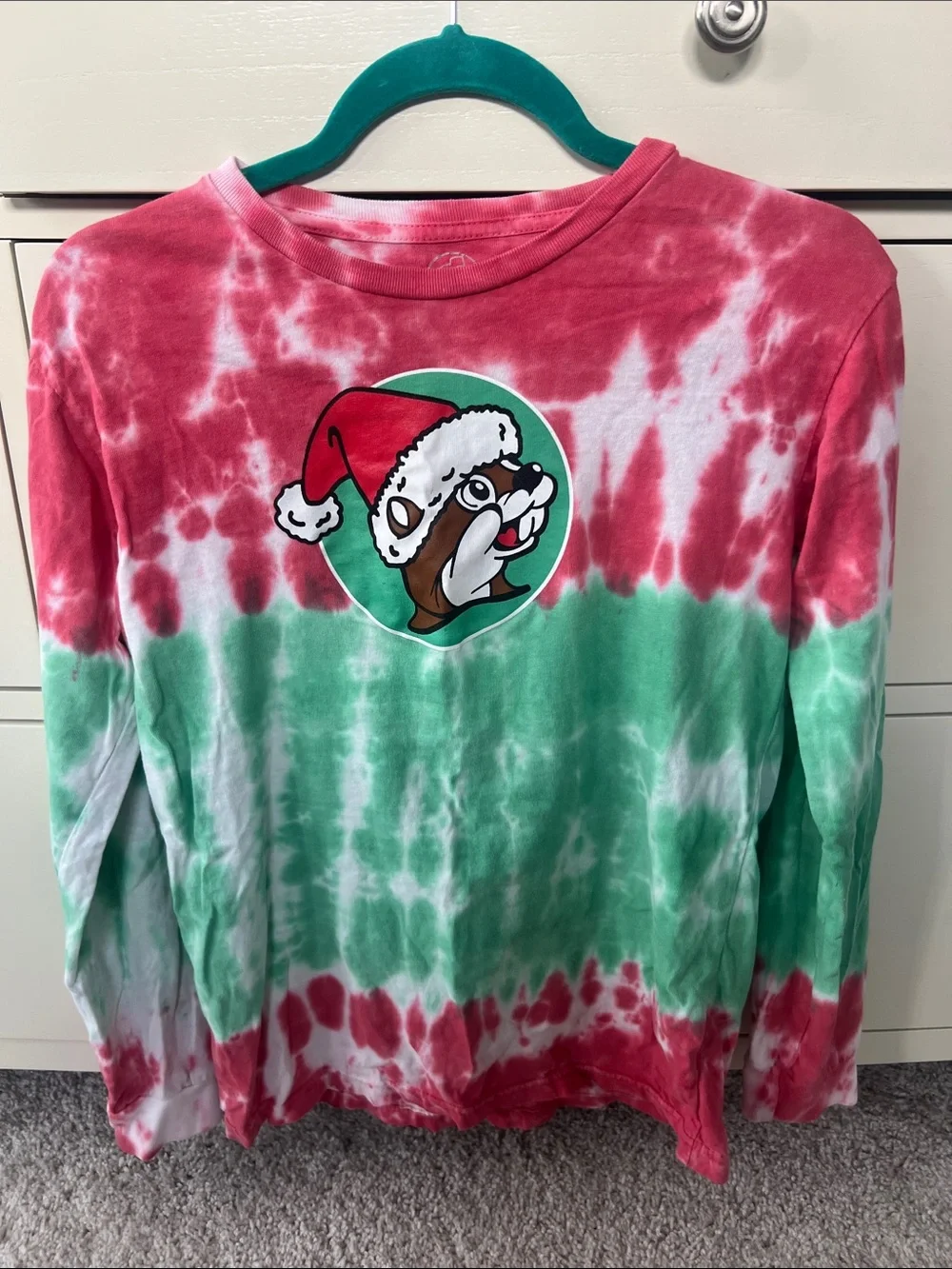 Buc-ee’s Youth large logo tie dye holiday long sleeve t shirt